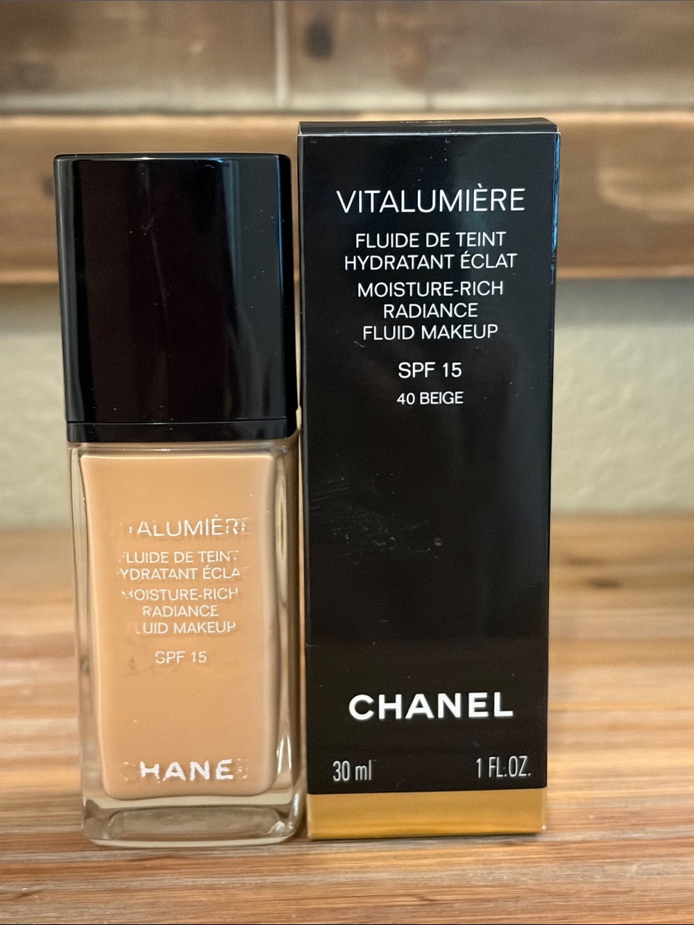 CHANEL Vitalumière Moisture-Rich Fluid Makeup - 40 Beige